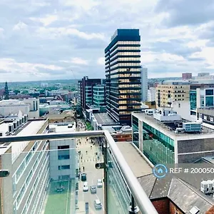Apartment Winners Of 2025 Traveller Award, Elegant Two Bedroom With Netflix & Wifi, Leeds (West Yorkshire)