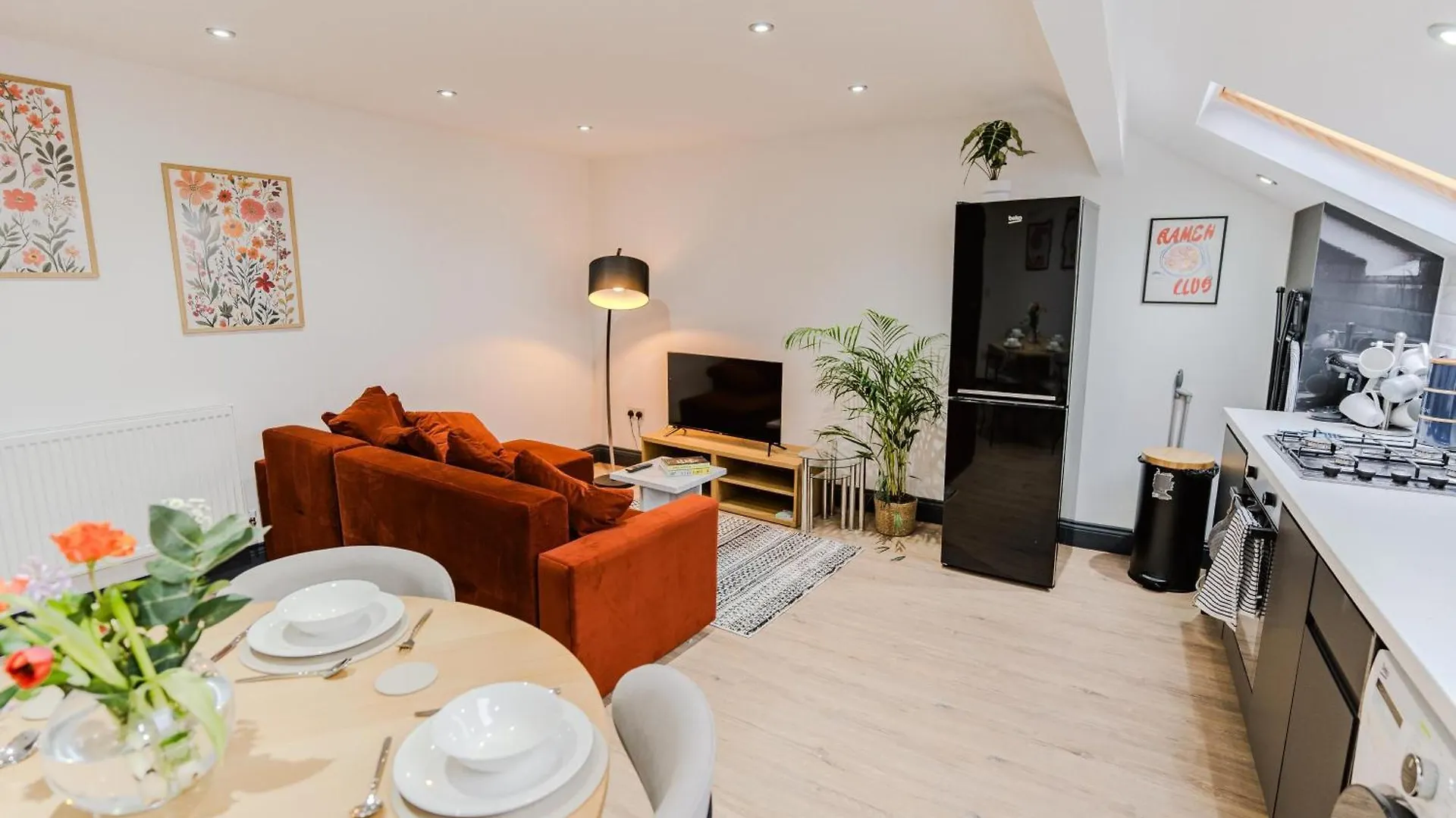Stunning Skyview 2Br Flat , Fast Wifi - Home Away From Home Leeds  Apartment