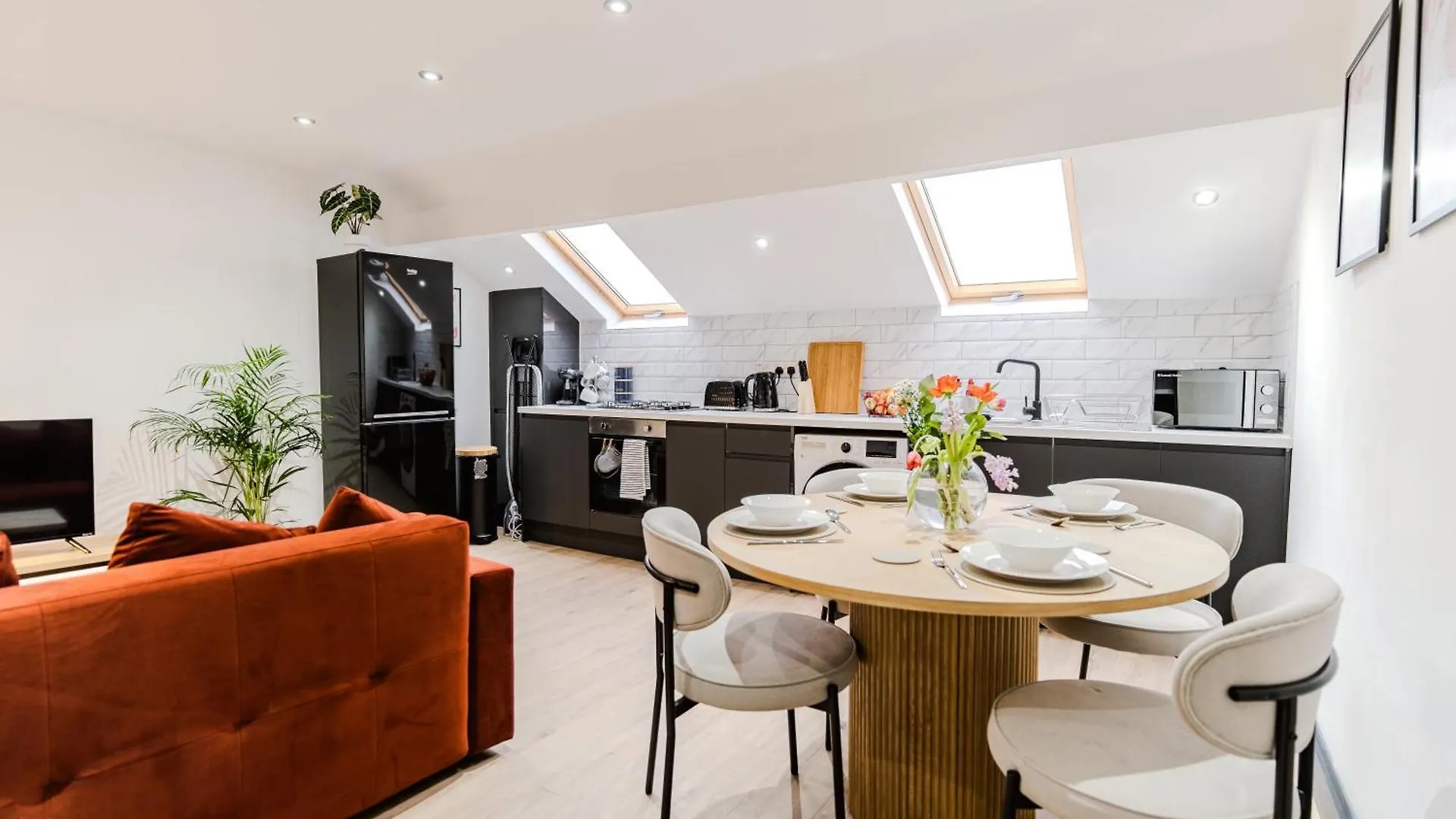 Stunning Skyview 2Br Flat , Fast Wifi - Home Away From Home Leeds