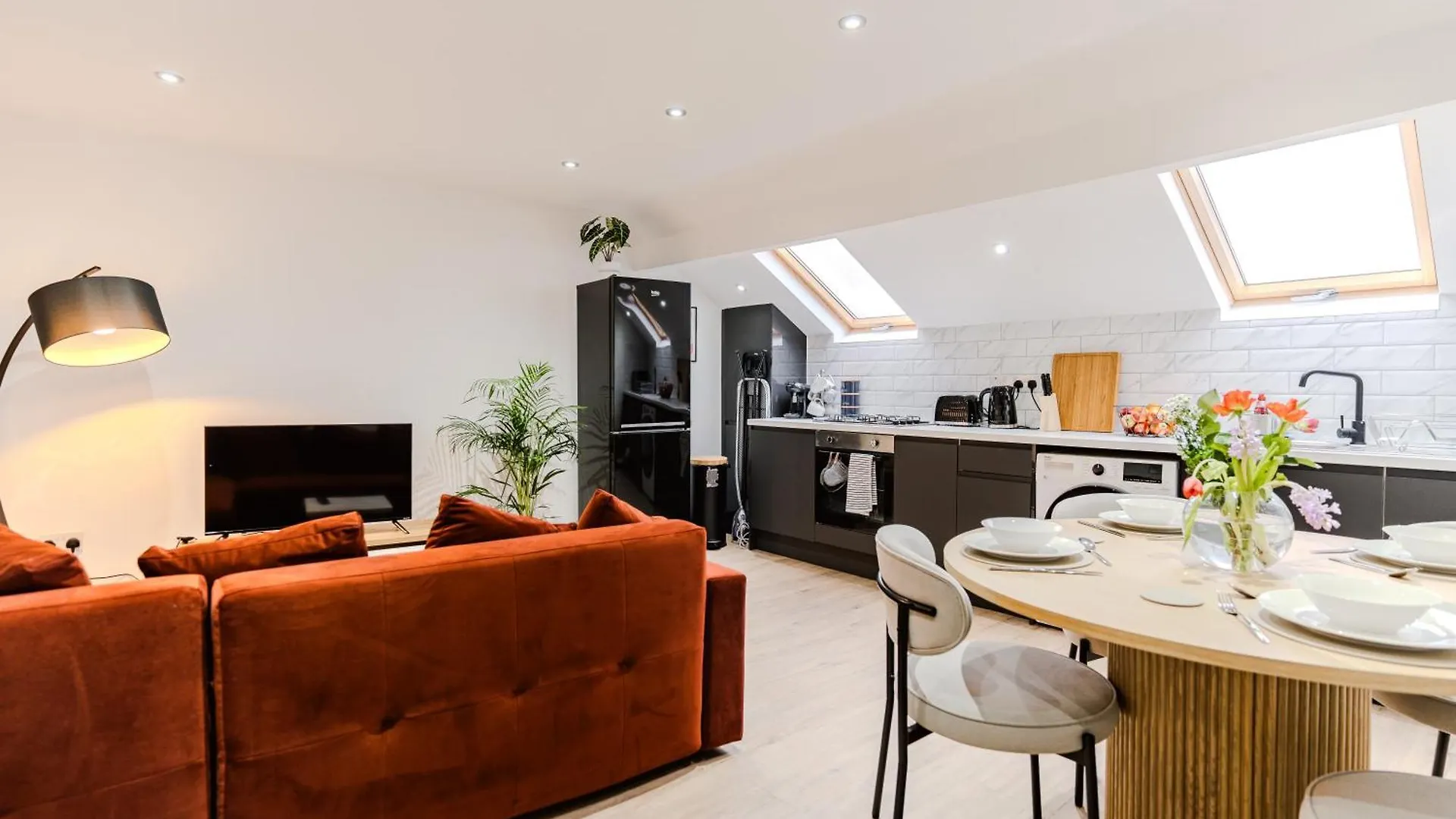 Stunning Skyview 2Br Flat , Fast Wifi - Home Away From Home Leeds  United Kingdom
