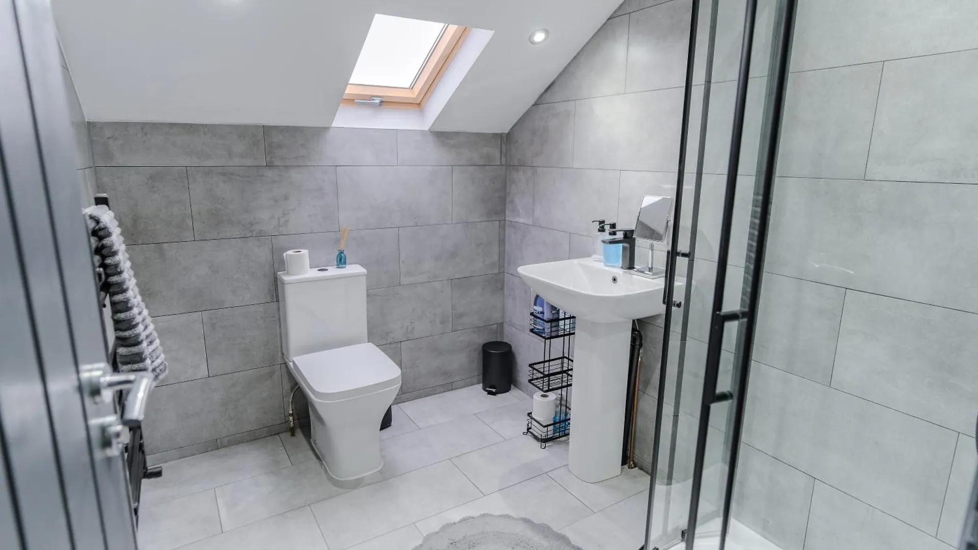 Apartment Stunning Skyview 2Br Flat , Fast Wifi - Home Away From Home Leeds